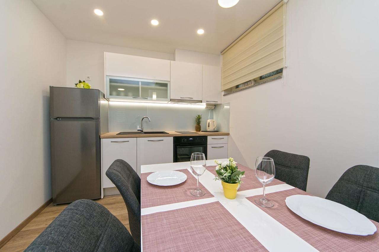 Apartments Vila Nadalina Delux Брела Екстер'єр фото